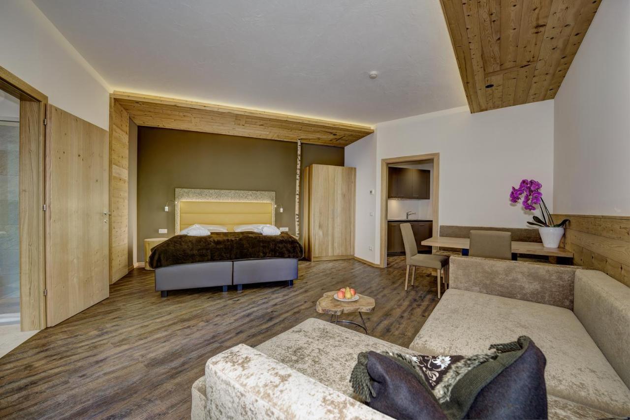 Wiesenhof Gardenresort San Leonardo in Passiria Room photo